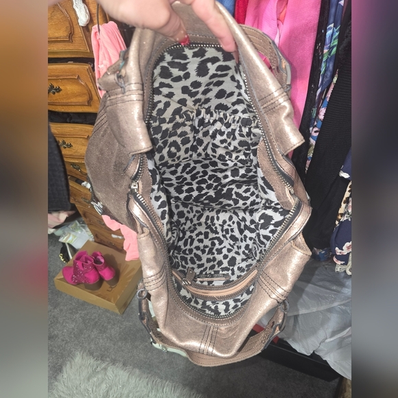 🍁🍂100%cow Leather SUPER RARE HTF VINTAGE BETSEY JOHNSON STUDDED MOTORCYCLE BAG - Picture 8 of 12